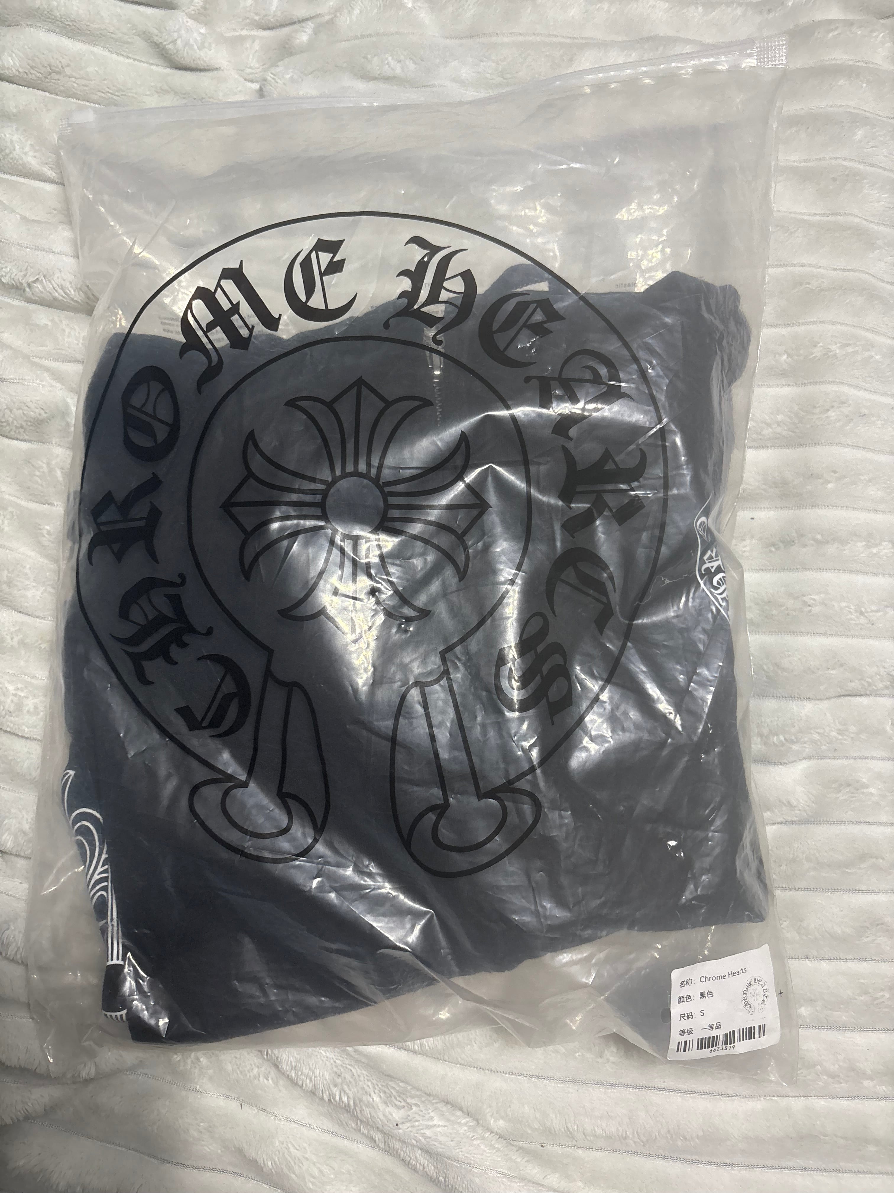 BLACK CHROME HEART ZIP-UP